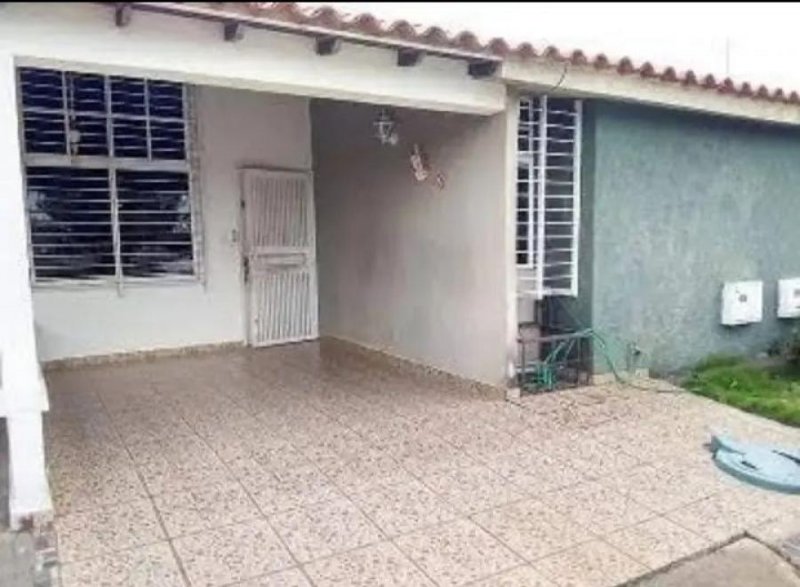 SE VENDE CASA CR LOS JARDINES PALMA REAL 