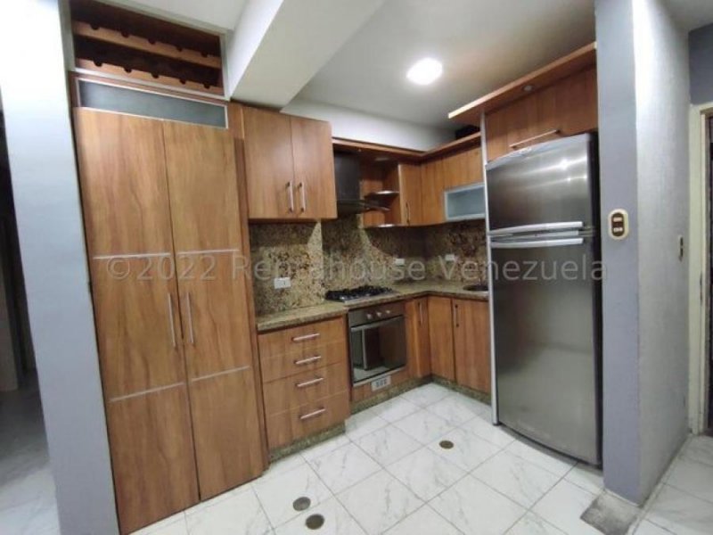 Se vende cómodo apartamento en El Limón Maracay