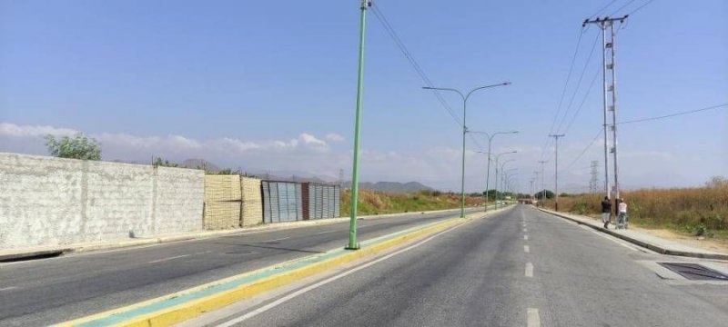 TERRENO INDUSTRIAL EN VENTA PARAPARAL LOS GUAYOS