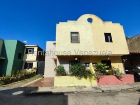 Townhouse en Venta con terreno para ampliacion  Sector Barbula Nagunanagua MB 25-19569