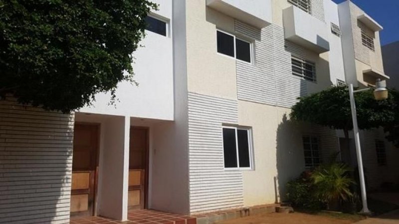 Foto Casa en Venta en Maracaibo, Zulia - U$D 30.000 - CAV240841 - BienesOnLine