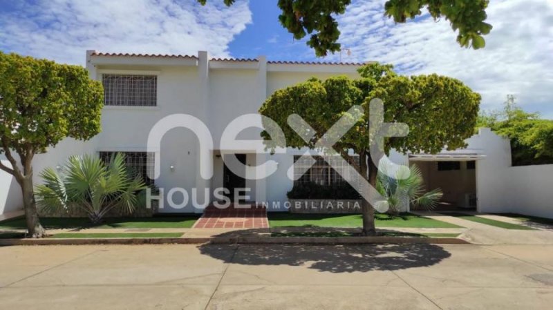 TOWNHOUSE EN VENTA FUERZAS ARMADAS MARACAIBO NEXT 371  MARILYN HUERTA 04121053751