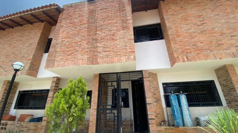 Townhouse Urb.Manantial, Naguanagua 