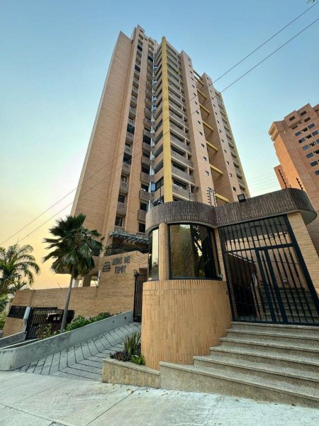 Vende  Apartamento en residencias Altos de Tepuy en las Chimeneas  Piso 12 95 mts 