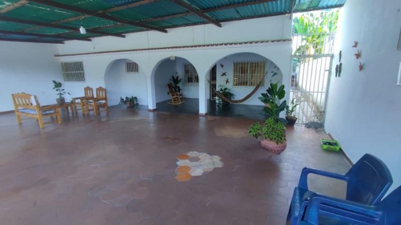 Foto Casa en Venta en Urb.candalaria 1, Valencia, Carabobo - U$D 11.000 - CAV218121 - BienesOnLine