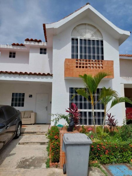 Foto Casa en Venta en Vende  Townhouse  en villas paraiso, San Diego, Carabobo - U$D 55.000 - CAV217669 - BienesOnLine