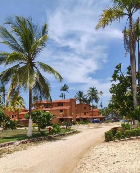 Vendo Apartamento en Villa Vacacional  complejo Turístico Boca de Aroa con Playa Privada.