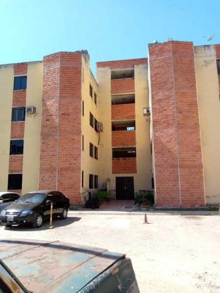 Foto Casa en Venta en Vendo apto en Res. Araguaney Piso 1, Valencia, Carabobo - U$D 12.600 - CAV217492 - BienesOnLine