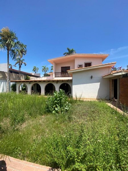 VENDO CASA EN URBANIZACION CUMBOTO NORTE EN PUERTO CABELLO