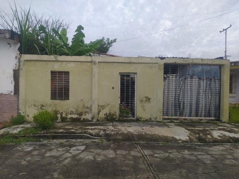 Foto Casa en Venta en Flor Amarillo / Urb. Araguaney, Valencia, Carabobo - U$D 6.000 - CAV212592 - BienesOnLine