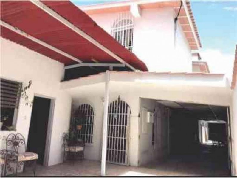Quinta en Venta en Urbanización El Centro Maracay, Aragua