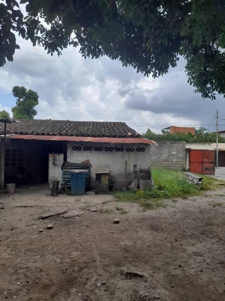 VENDO TERRENO EN CENTRO DE YARITAGUA