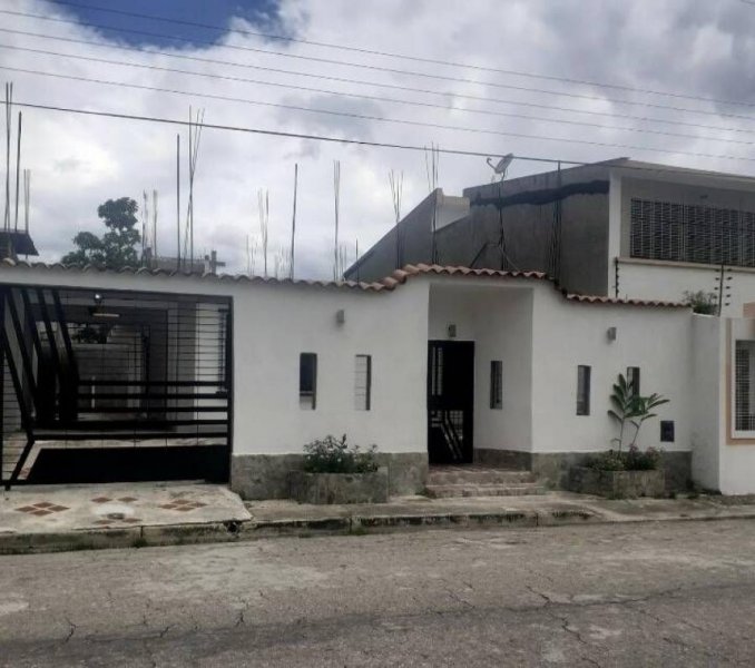 Foto Casa en Venta en Naguanagua, Los Candiles, Carabobo - U$D 40.000 - CAV152986 - BienesOnLine