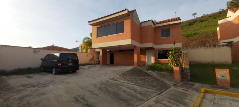 Foto Casa en Venta en Valencia, Altos de Guataparo, Carabobo - U$D 220.000 - CAV178786 - BienesOnLine