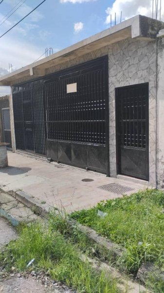 Foto Casa en Venta en Los Guayos, Los Guayos, Carabobo - U$D 11.600 - CAV236019 - BienesOnLine