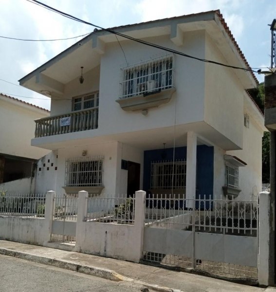 VENTA DE CASA-QUINTA URB. COLINAS DE VALLE SECO, RANCHO GRANDE PTO. CABELLO