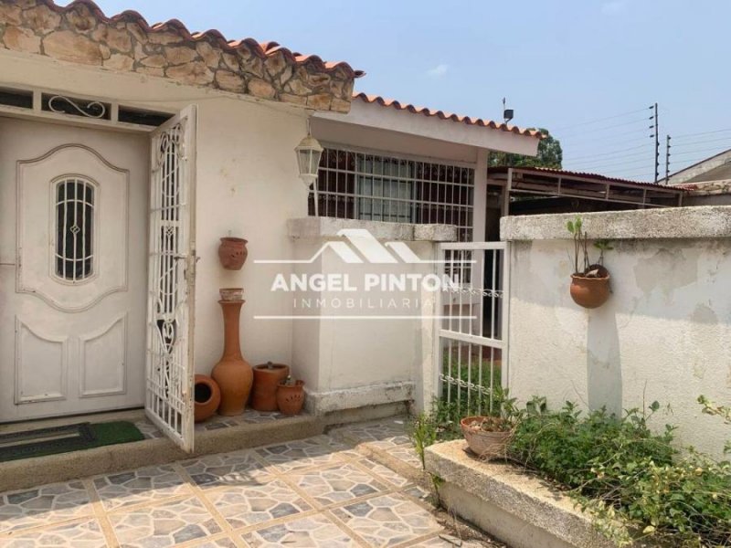 Foto Casa en Venta en Olegario Villalobos, Maracaibo, Zulia - U$D 27.000 - CAV240507 - BienesOnLine