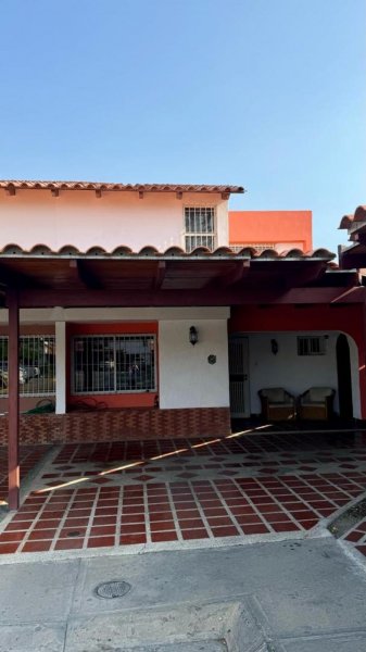 Venta TH en conjunto residencial las trinitarias nueva Barcelona Anzoátegui 