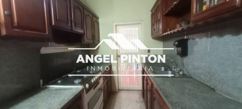 VILLA CERRADA VENTA LOMAS DE LA MISION MARACAIBO API 6853